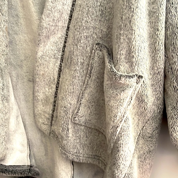 Plush Natori cardigan - Picture 3 of 4